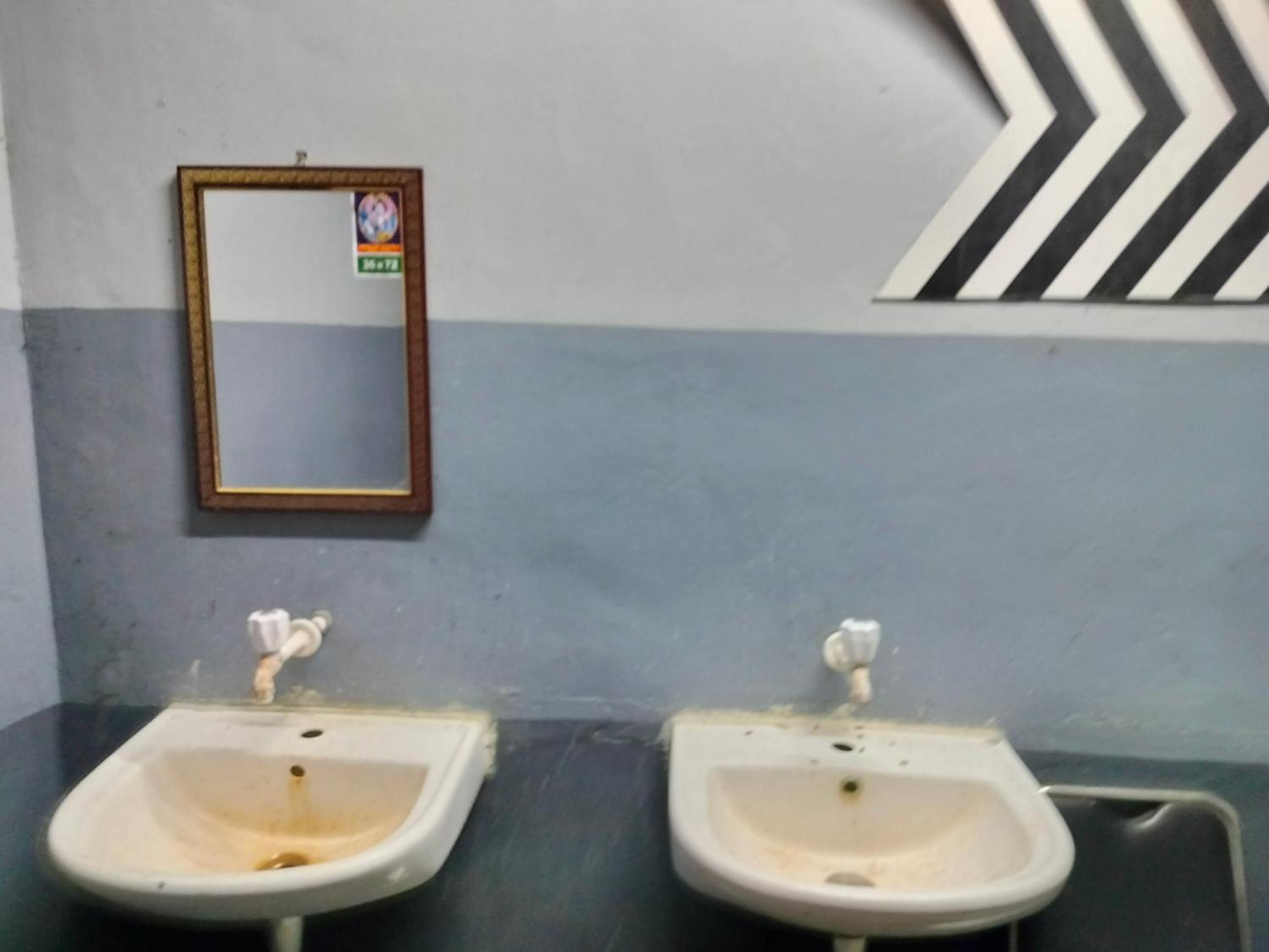 Sri Durga Jatri Nibasa Hostel Brahmapur ภายนอก รูปภาพ